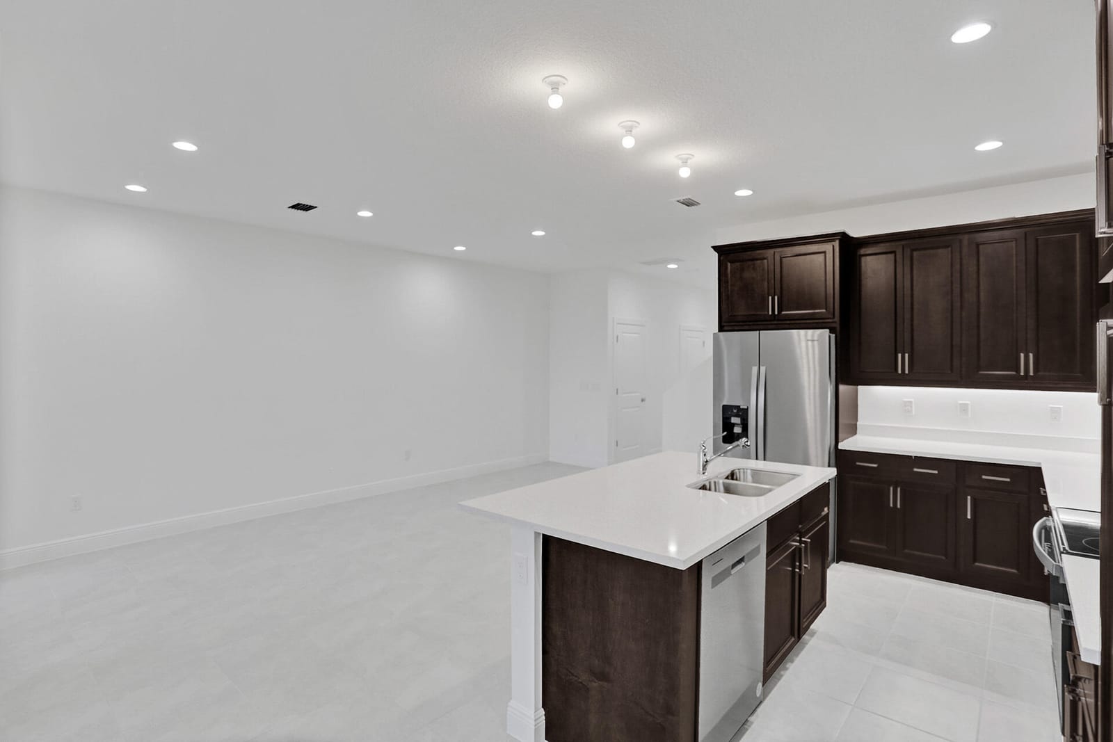 585 SANDERLING Circle, Deerfield Beach, FL 33442 photo 10
