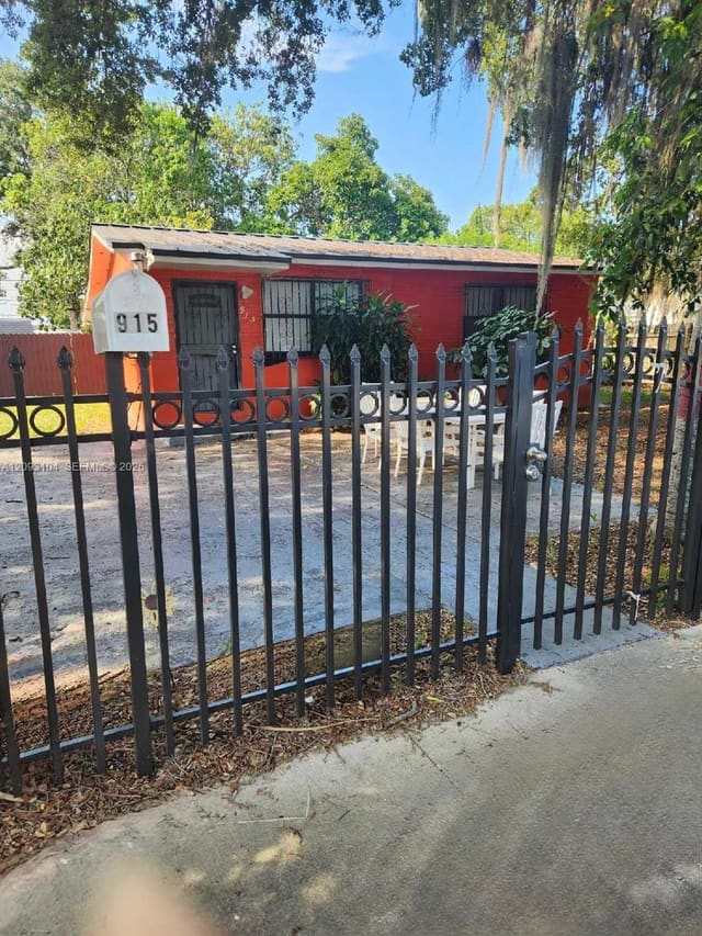 915 Dunad Avenue, Opa-Locka, FL 33054