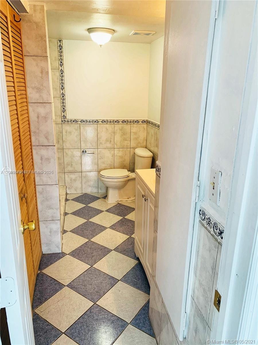 1325 W 68th Street 514 — photo 10