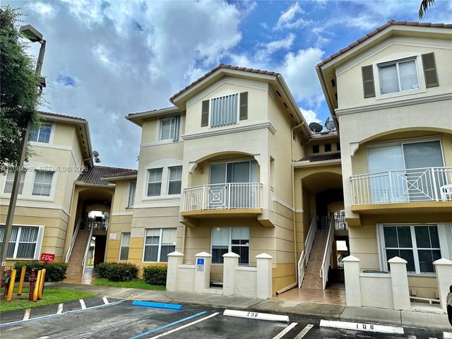 8866 W Flagler Street 206, Miami, FL 33174