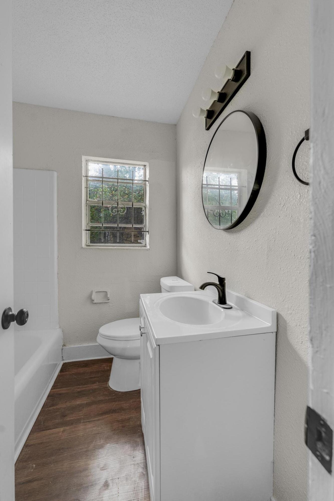 503 W 16th Street — photo 11
