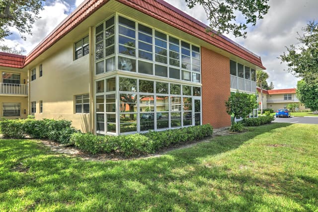 46 WOODLAND Drive 106, Vero Beach, FL 32962