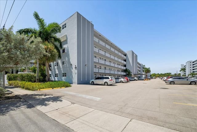 233 NE 14th Avenue 2nd floor, Hallandale Beach, FL 33009