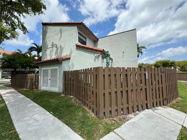 10307 NW 9th St Circle 201-15, Miami, FL 33172