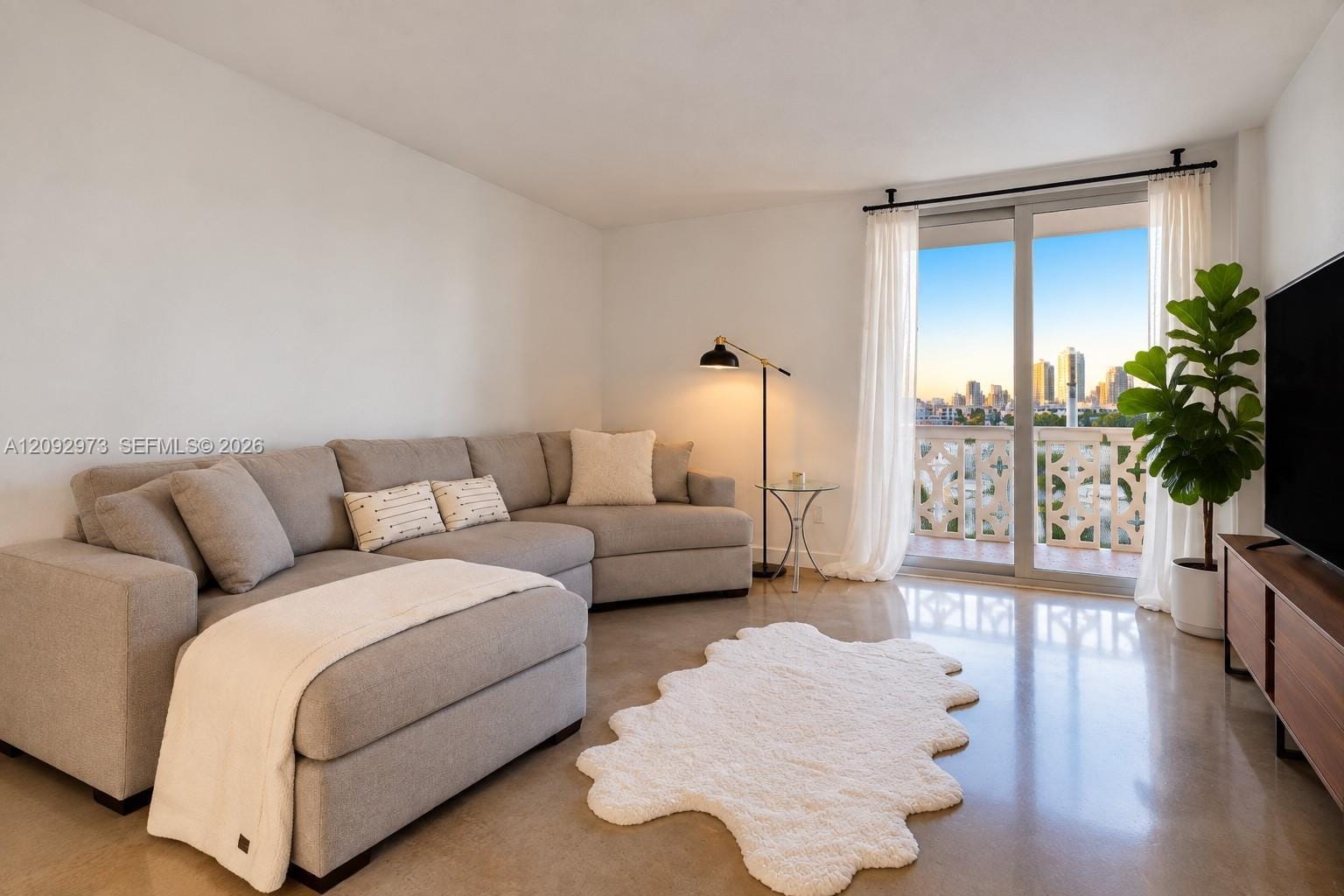 1020 Meridian Avenue 816, Miami Beach, FL 33139 photo 2