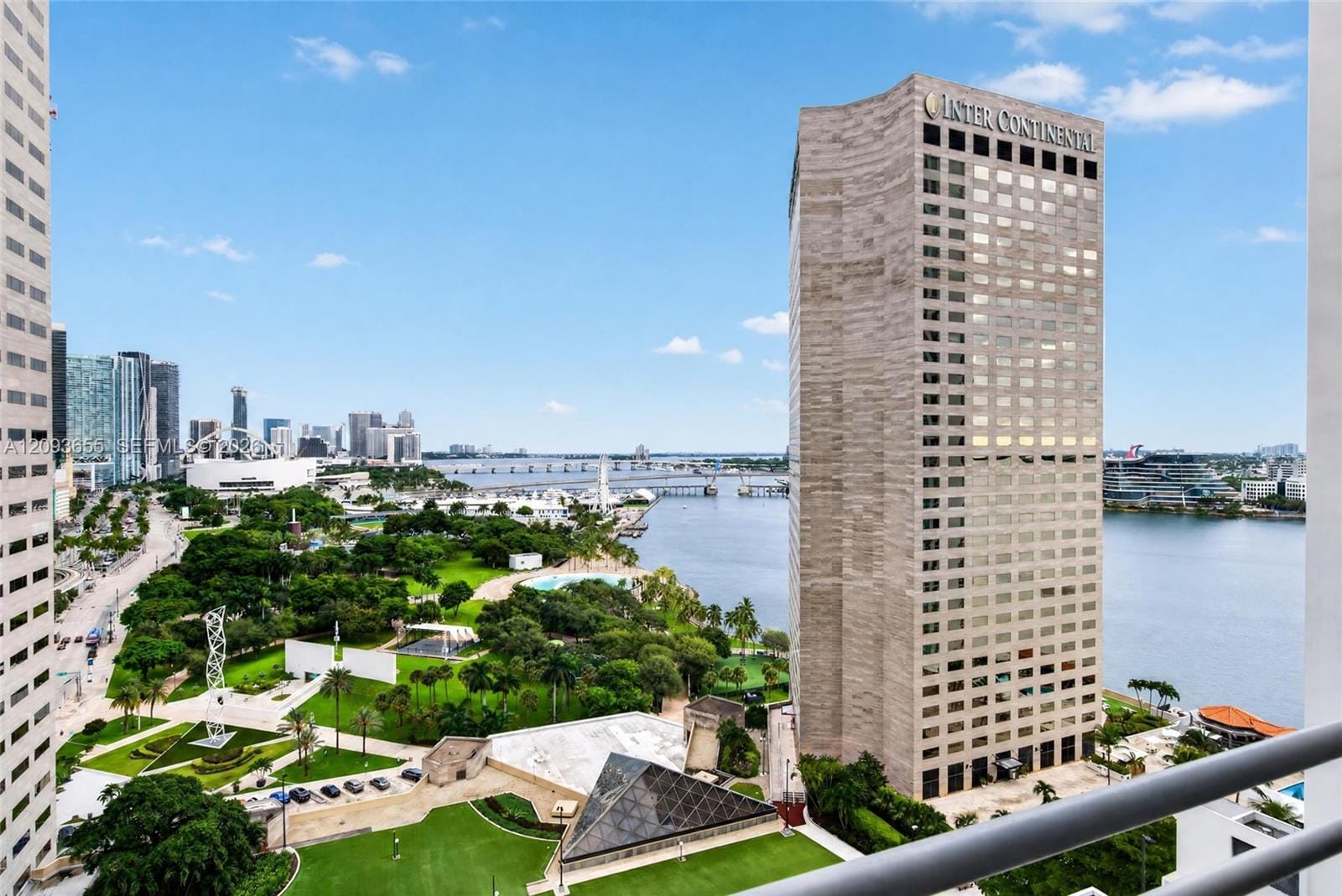 325 S Biscayne Boulevard 2320 — photo 7