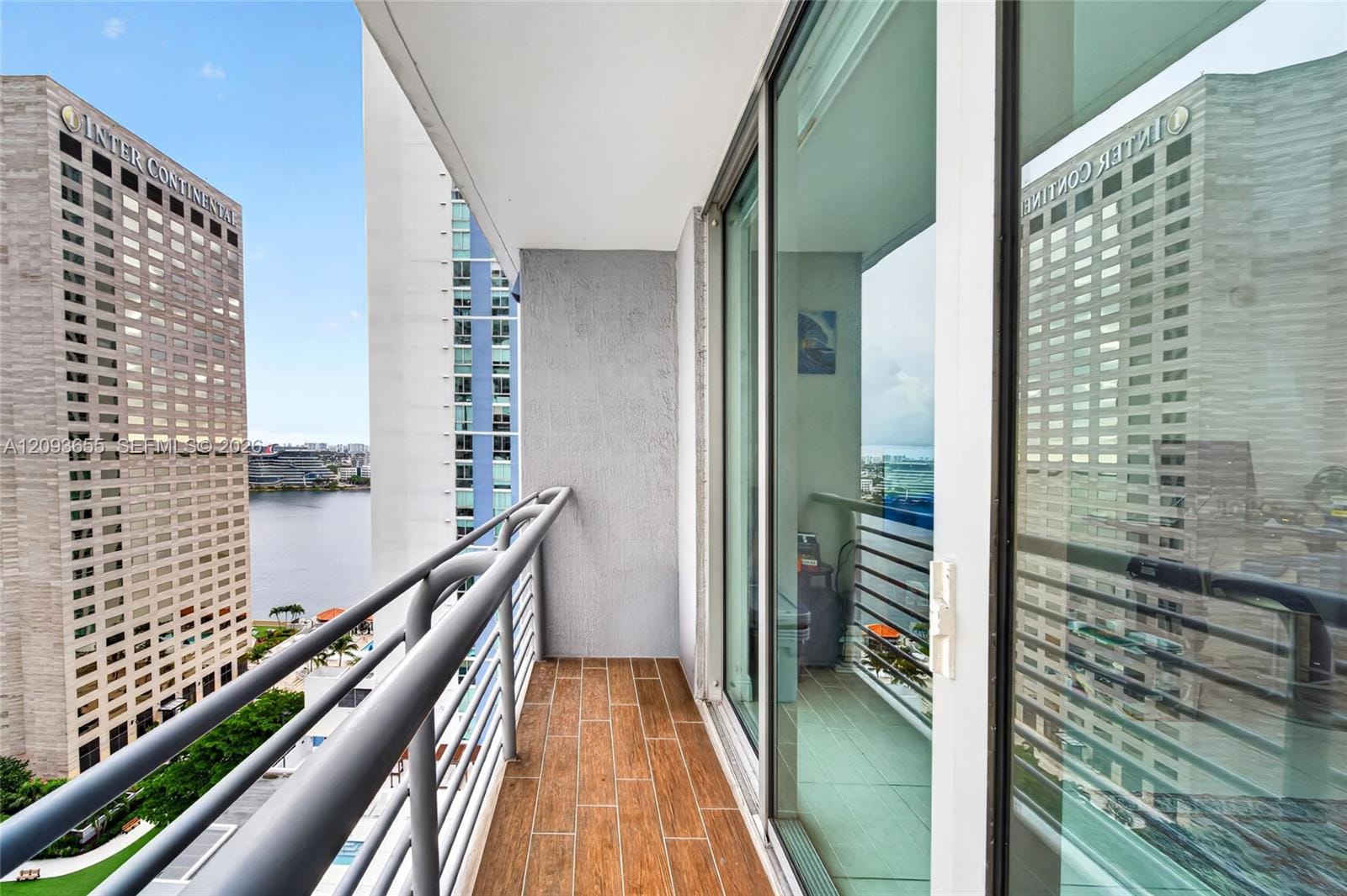 325 S Biscayne Boulevard 2320 — photo 8