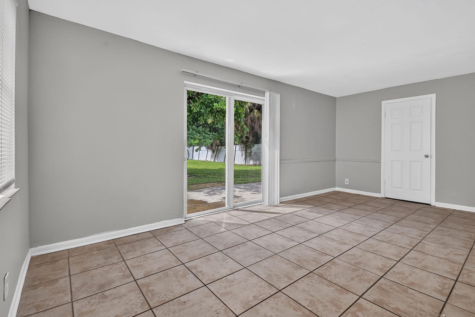 1037 W 28TH Street, Riviera Beach, FL 33404 photo 9