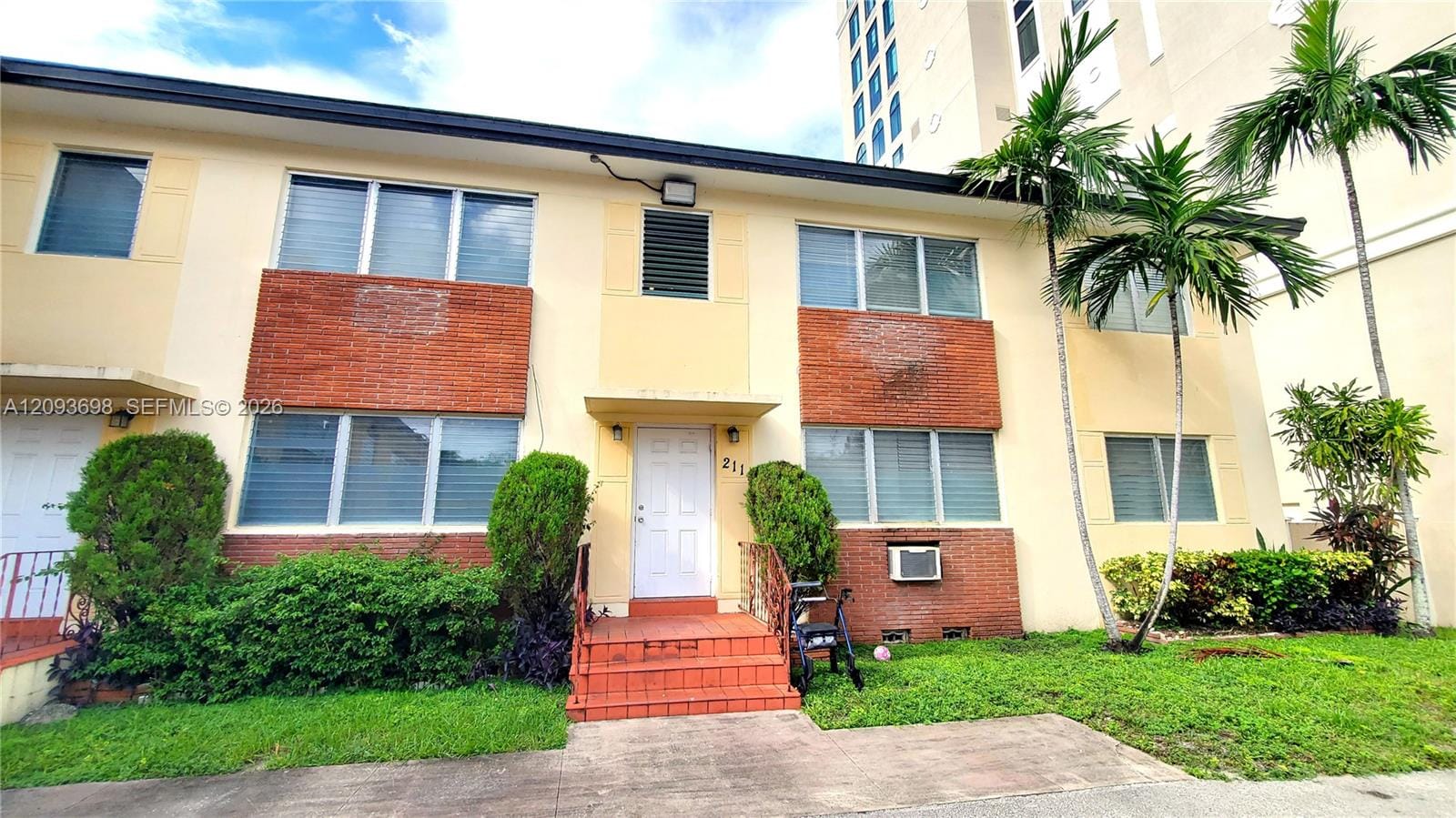 215 Zamora Avenue 9, Coral Gables, FL 33134 photo 2