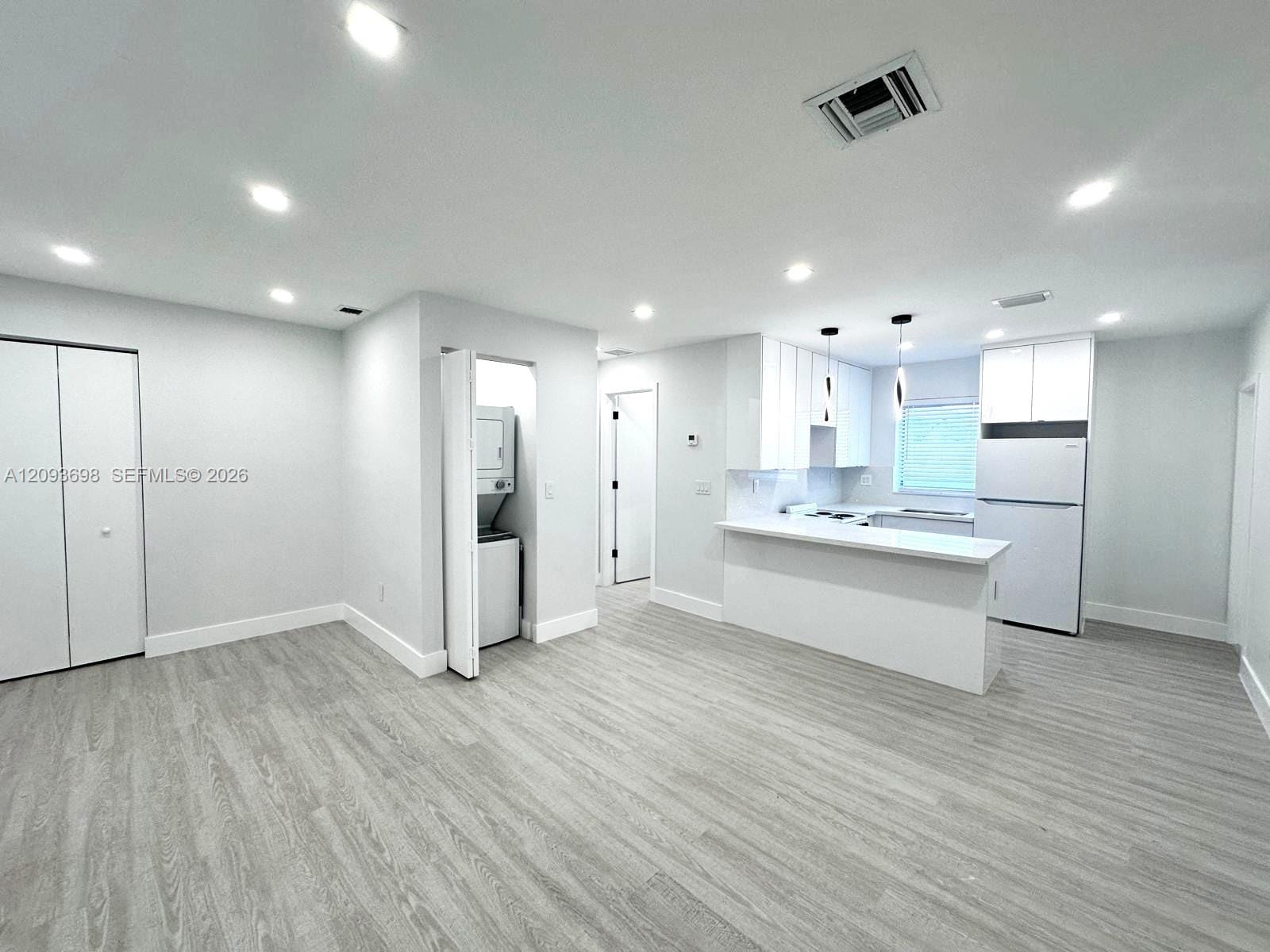 215 Zamora Avenue 9, Coral Gables, FL 33134 photo 11