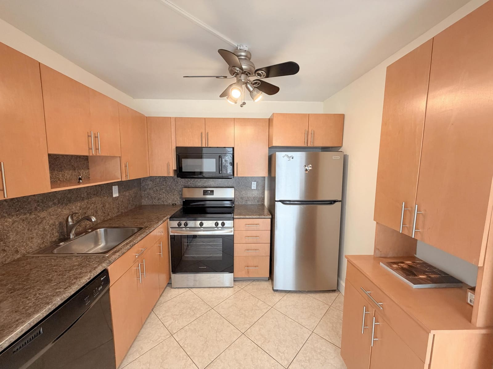 106 BURGUNDY C, Delray Beach, FL 33484 photo 3