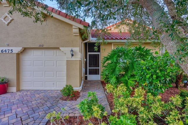 6475 Oxford Circle 102B, Vero Beach, FL 32966