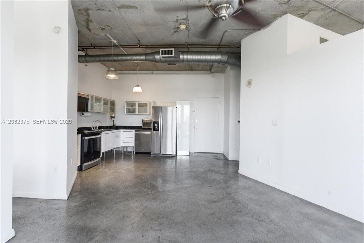 10 S River Drive 806 — photo 4