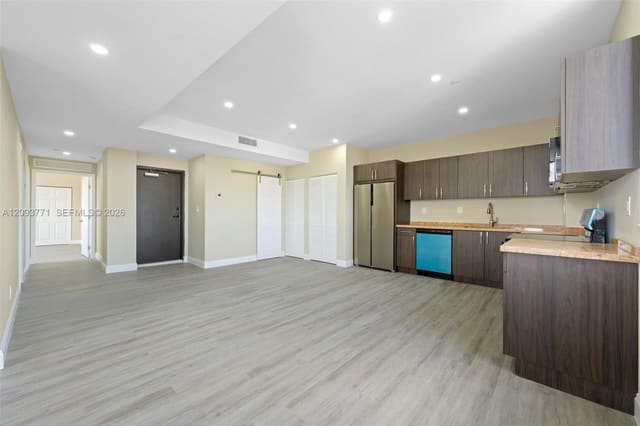 1020 NW 2 Avenue 402, Hallandale Beach, FL 33009