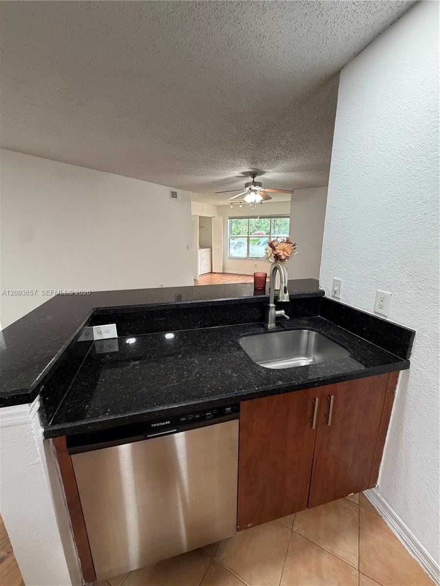 565 Vista Isles Drive 2018, Sunrise, FL 33325 photo 3