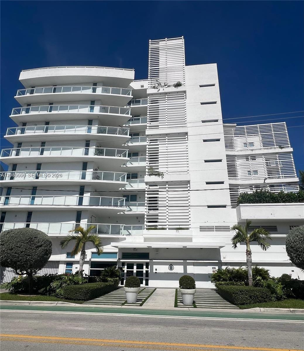 9821 E Bay Harbor Drive 605 — photo 4