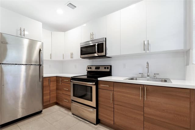 214 Salamanca Avenue 3, Coral Gables, FL 33134