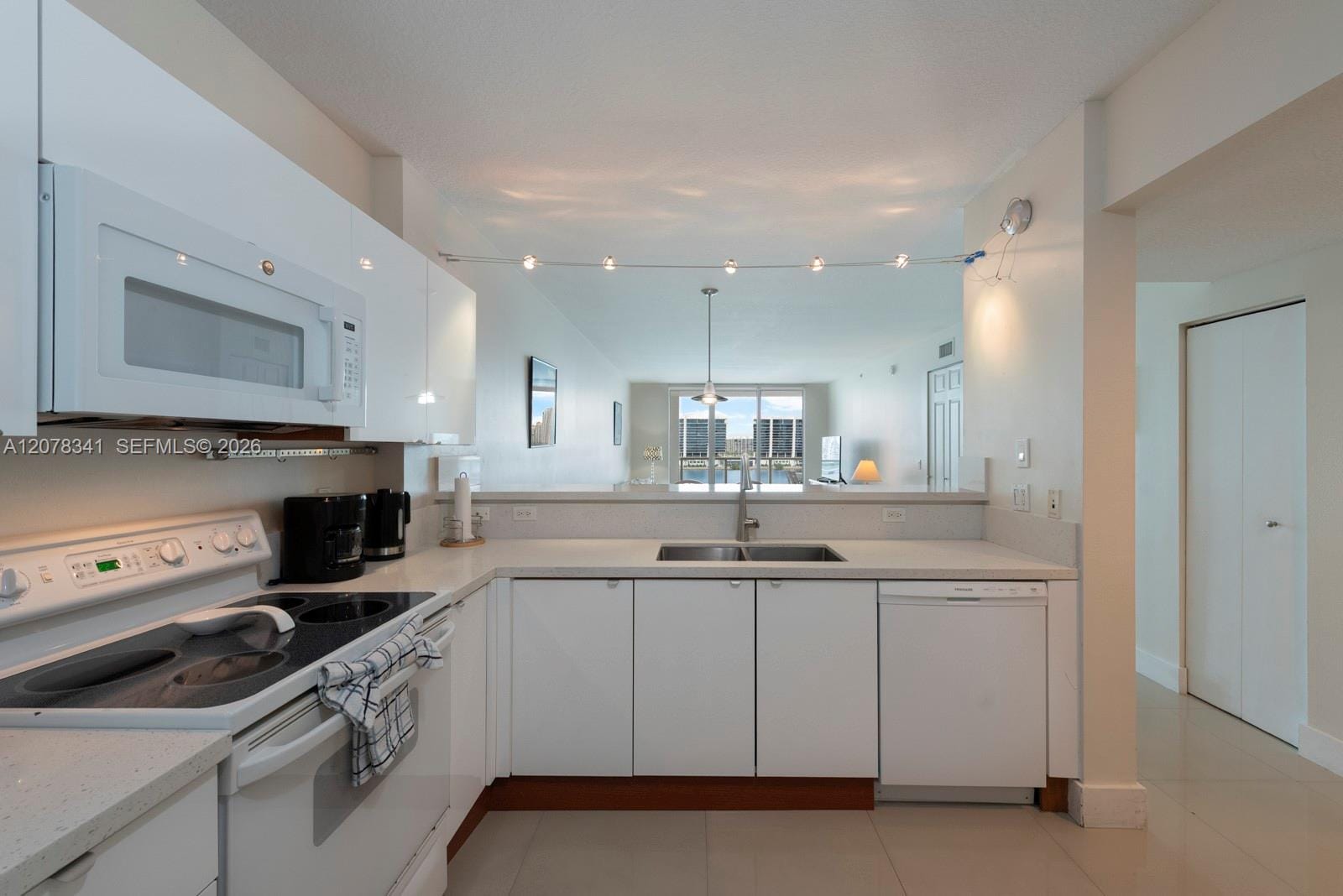 18100 N Bay Road 1009, Sunny Isles Beach, FL 33160 photo 5