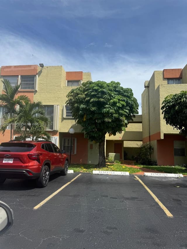 9321 SW 4th Street 215C, Miami, FL 33174