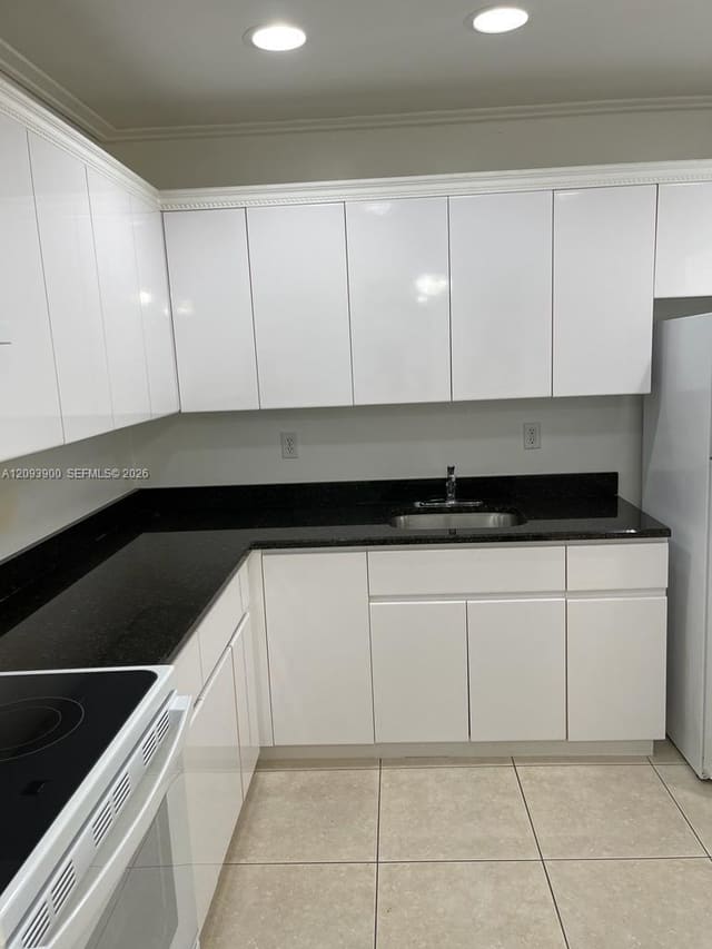 724 NE 4th Street 8, Hallandale Beach, FL 33009