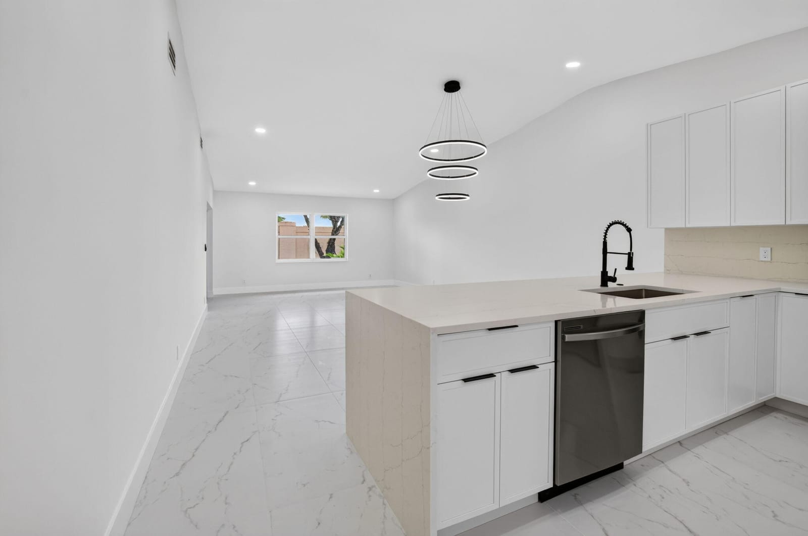 8224 SUMMERBREEZE Lane — photo 4