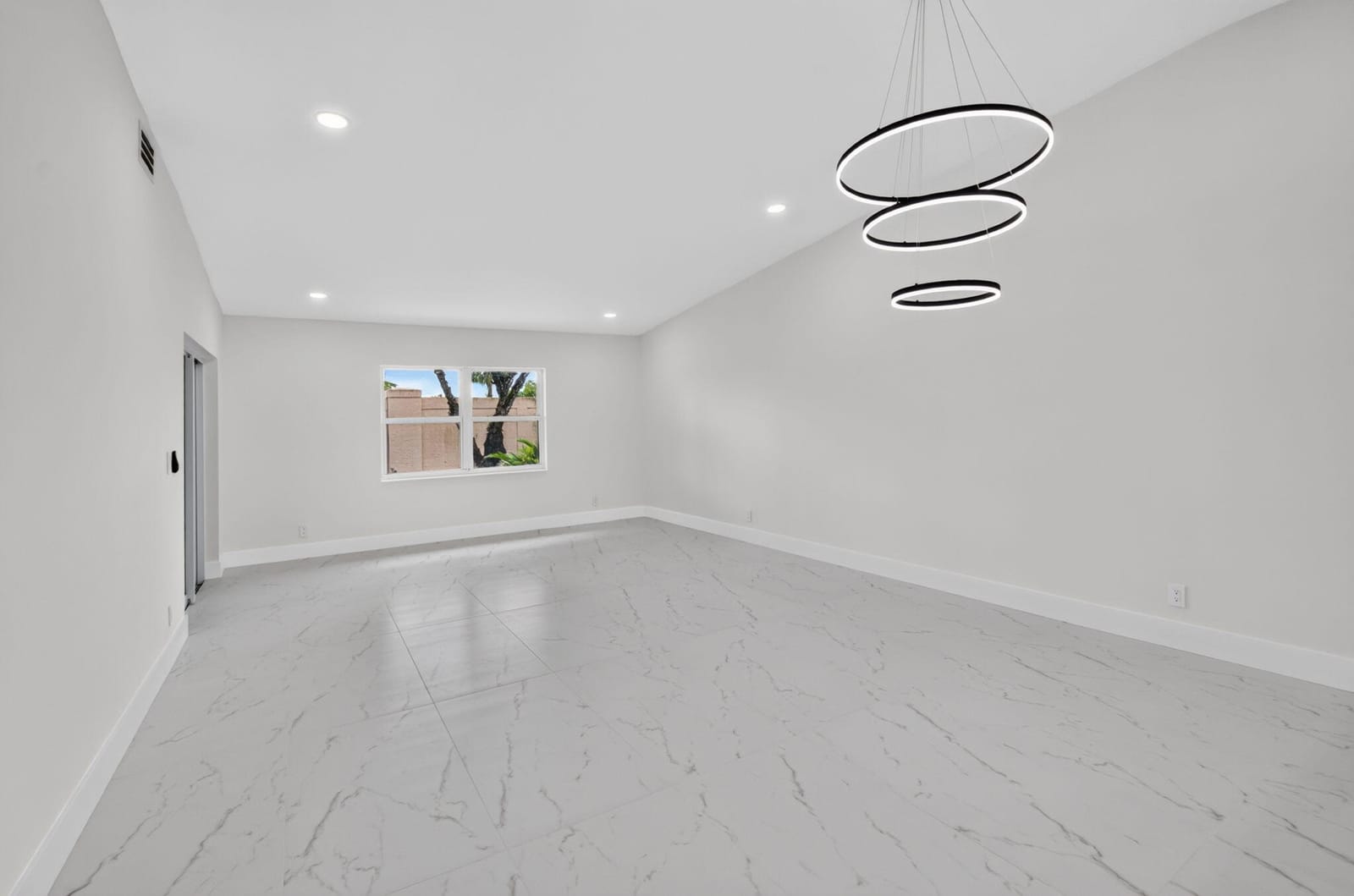 8224 SUMMERBREEZE Lane — photo 9
