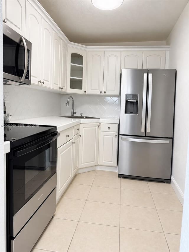 8405 NW 8th Street 103, Miami, FL 33126