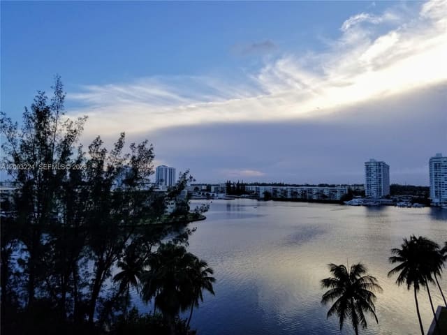 18151 NE 31st Court 805, Aventura, FL 33160