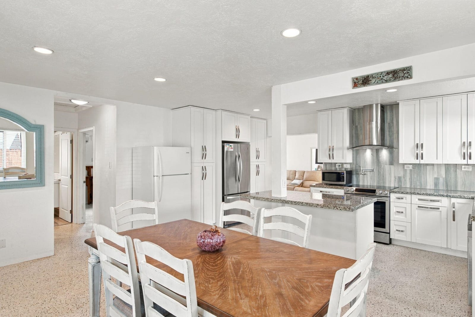 245 SW 5TH Street — photo 4