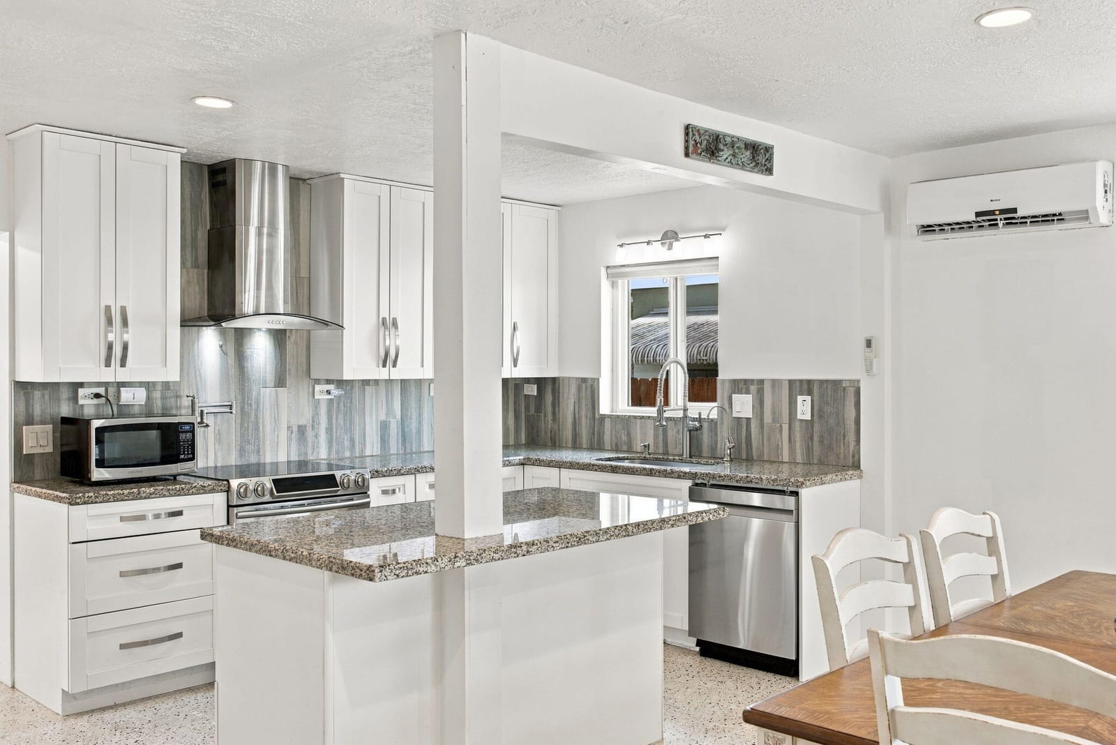 245 SW 5TH Street — photo 5