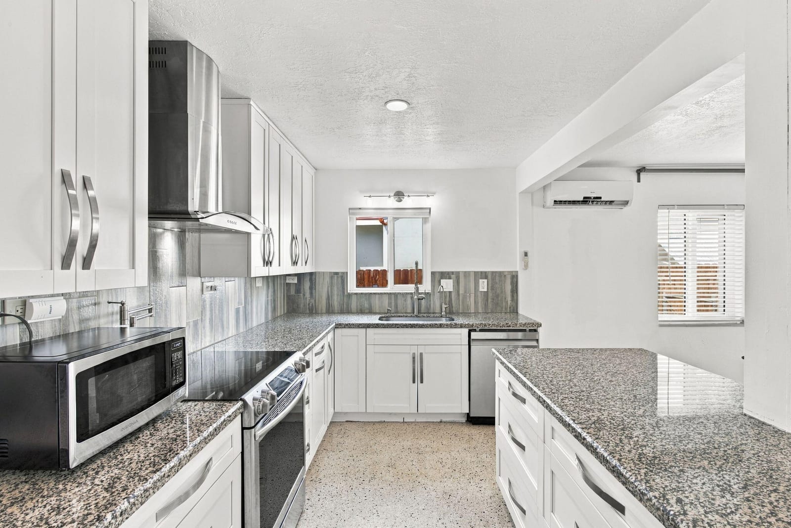 245 SW 5TH Street — photo 6