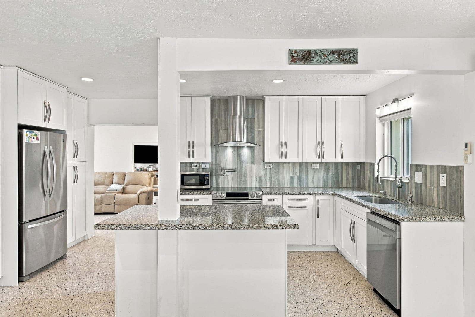 245 SW 5TH Street — photo 8