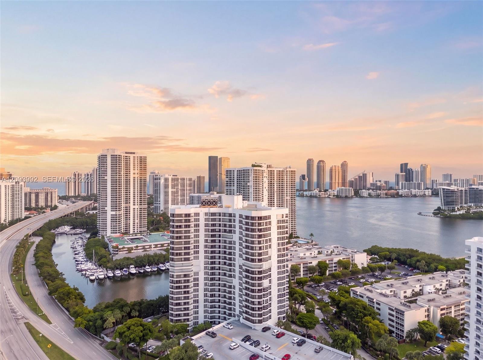 Pending home at 3400 NE 192nd Street 2012, Aventura, FL 33180
