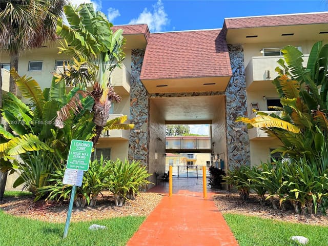 7505 SW 82nd Street 305, Miami, FL 33143
