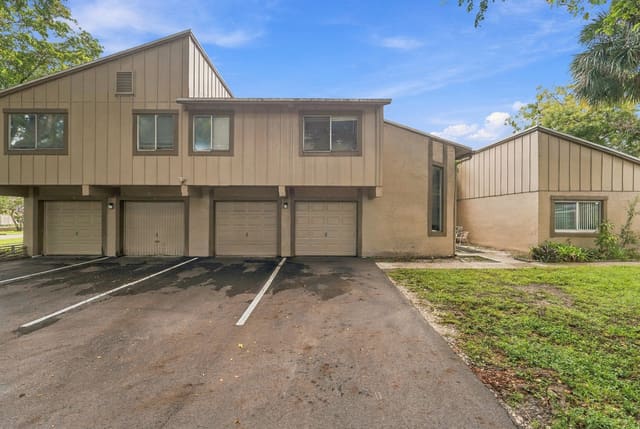 5854 NW 21ST Street 43-E, Lauderhill, FL 33313