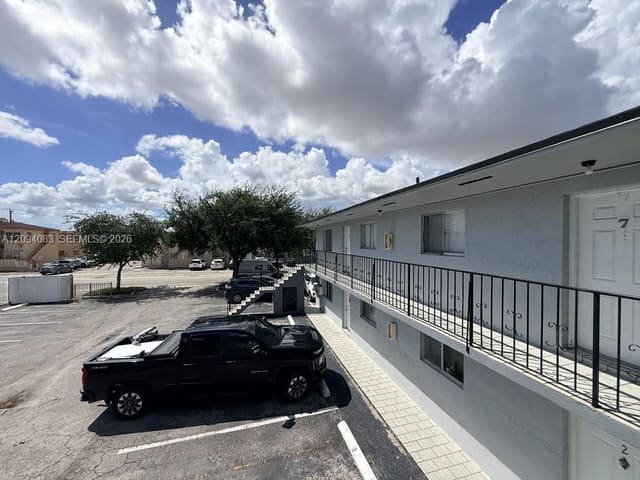 159 W 8th Street 8, Hialeah, FL 33010