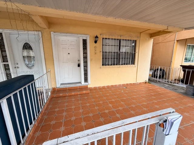 633 W 68th Street 633, Hialeah, FL 33014