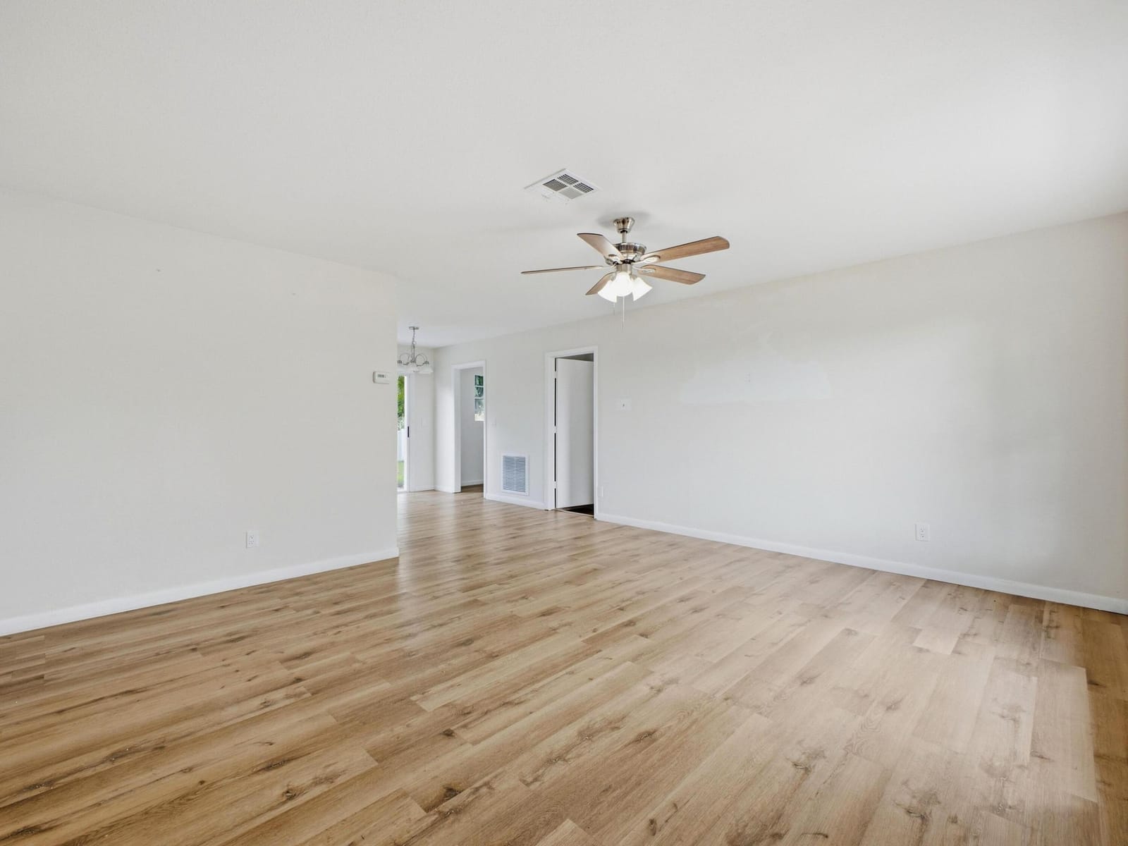 711 NW RIVERSIDE Drive, Port St. Lucie, FL 34983 photo 3