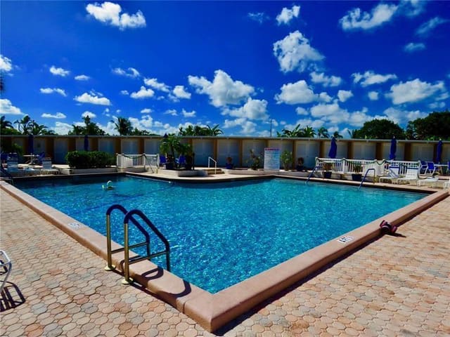 2151 NE 68TH 201, Fort Lauderdale, FL 33308