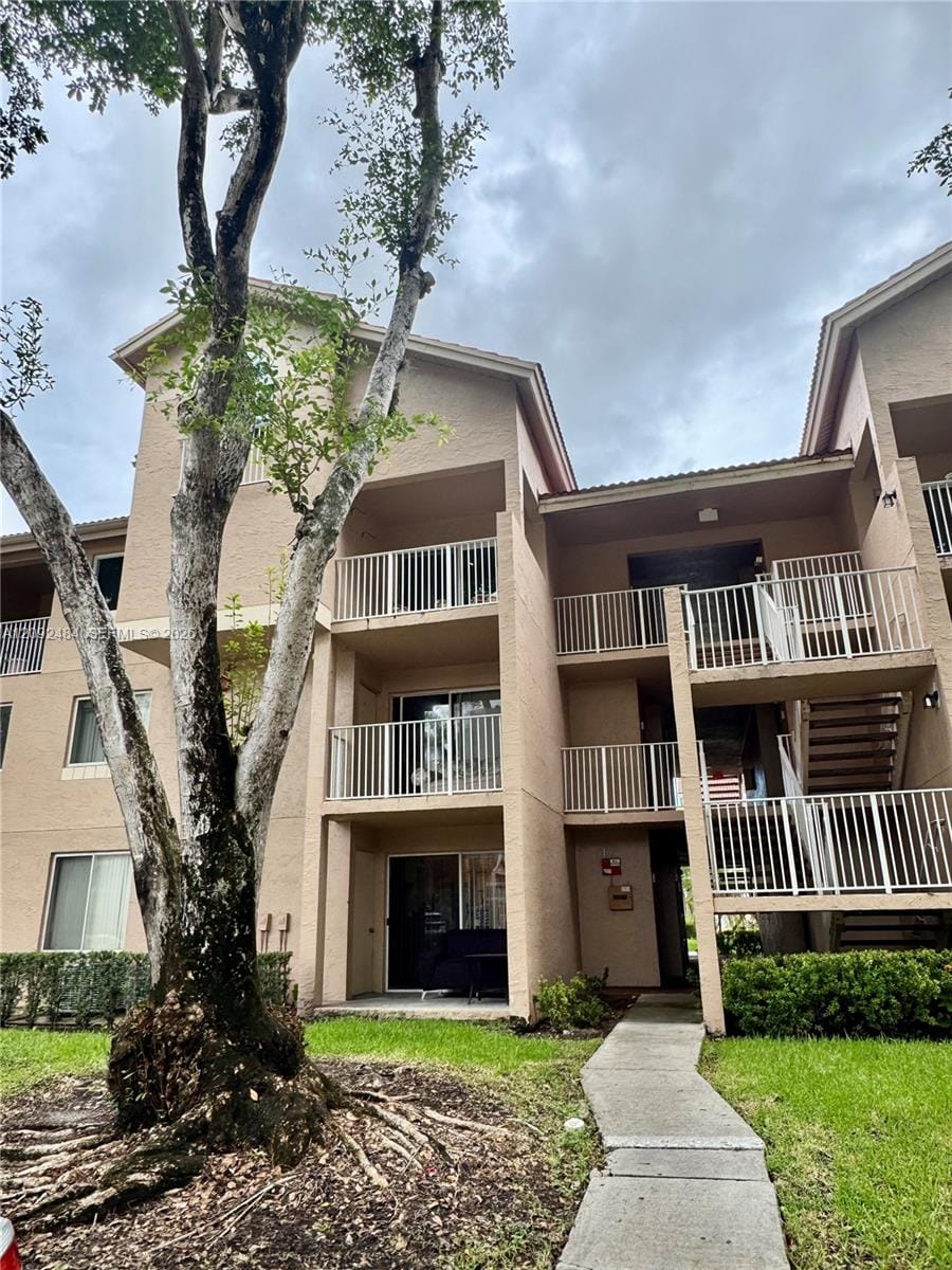 10521 SW 157th Place 306 — photo 1