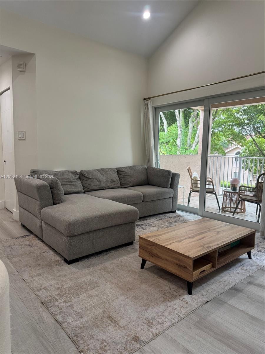 10521 SW 157th Place 306 — photo 3