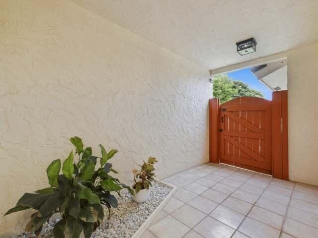 1800 EMBASSY Drive 132 — photo 4