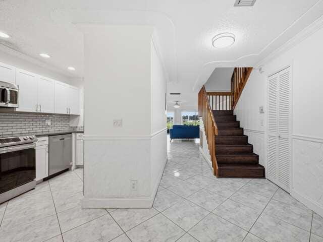 1800 EMBASSY Drive 132 — photo 6