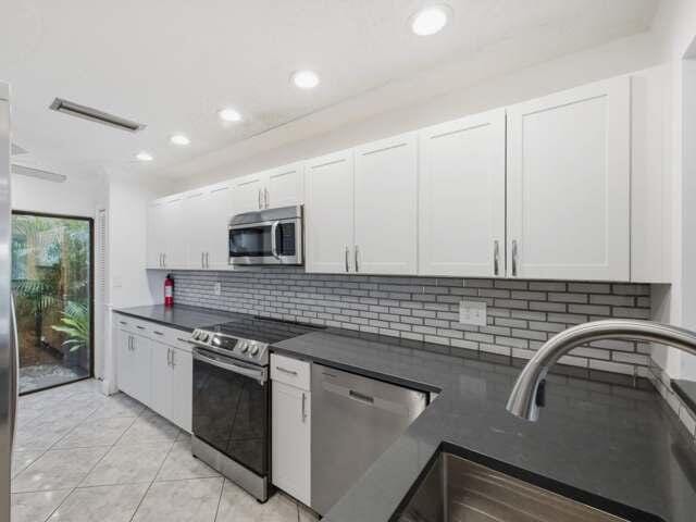 1800 EMBASSY Drive 132 — photo 9