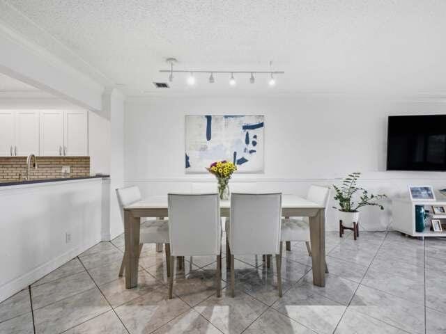 1800 EMBASSY Drive 132 — photo 10