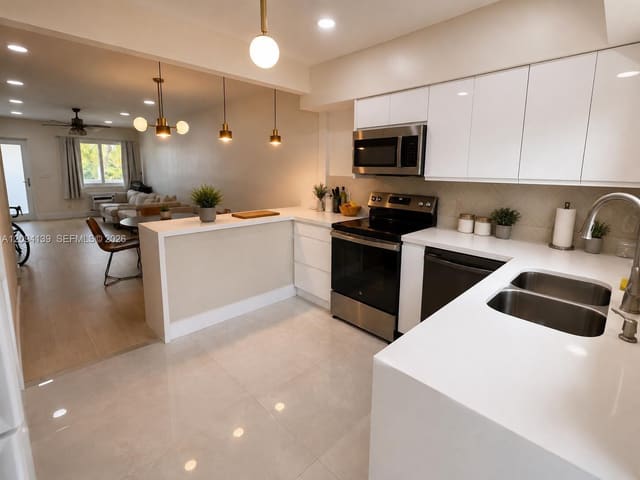600 Layne 226, Hallandale Beach, FL 33009