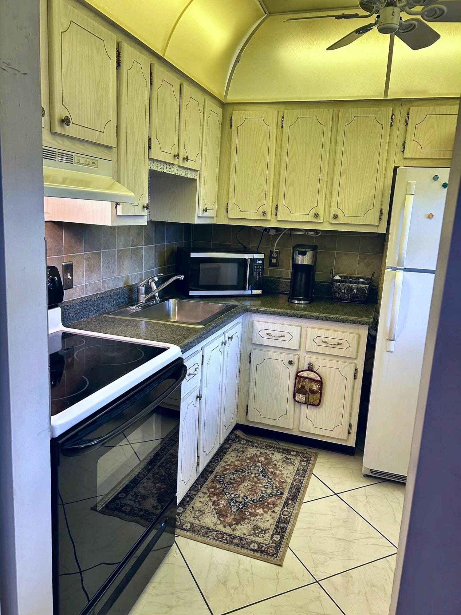 2131 NE 1st Court NE 204, Boynton Beach, FL 33435 photo 4