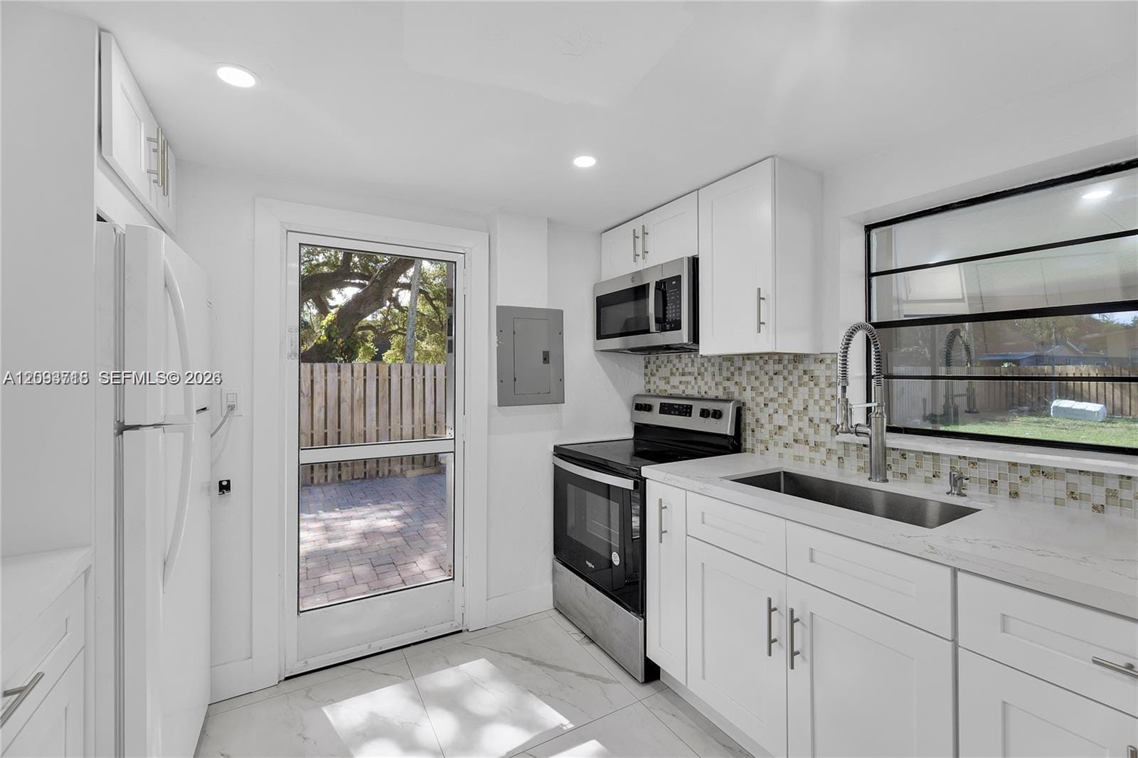 4837 SW 28th Avenue — photo 9
