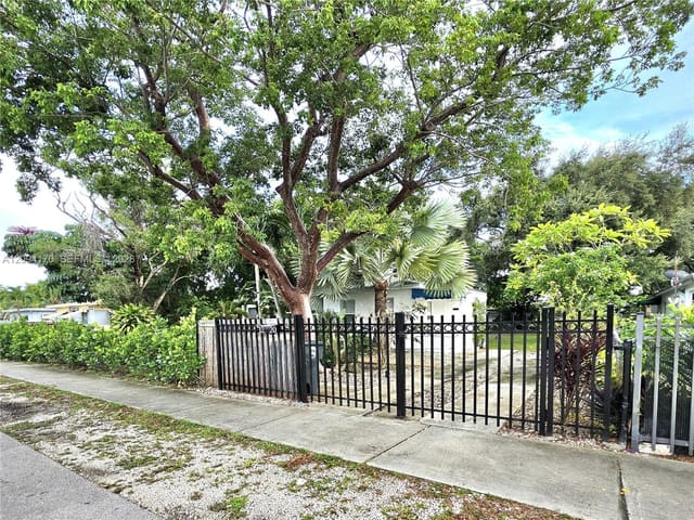 1220 NE 128th Street, North Miami, FL 33161