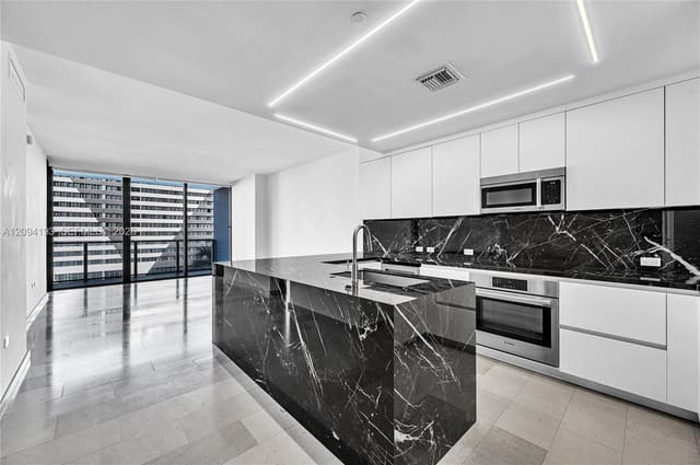 88 SW 7th Street 806, Miami, FL 33130